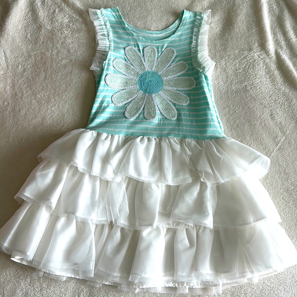 Pippa & Julie size 5 girls blue white daisy dress, ruffled skirt, excellent used